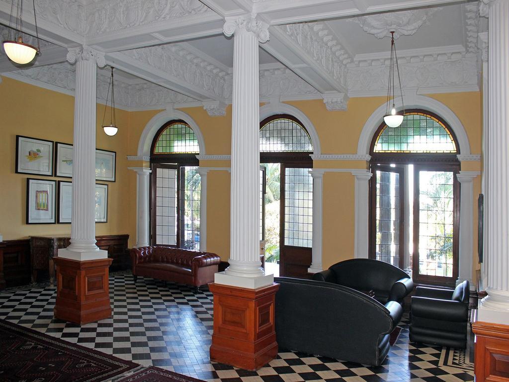 Durban Manor Hotel And Conference Centre Buitenkant foto
