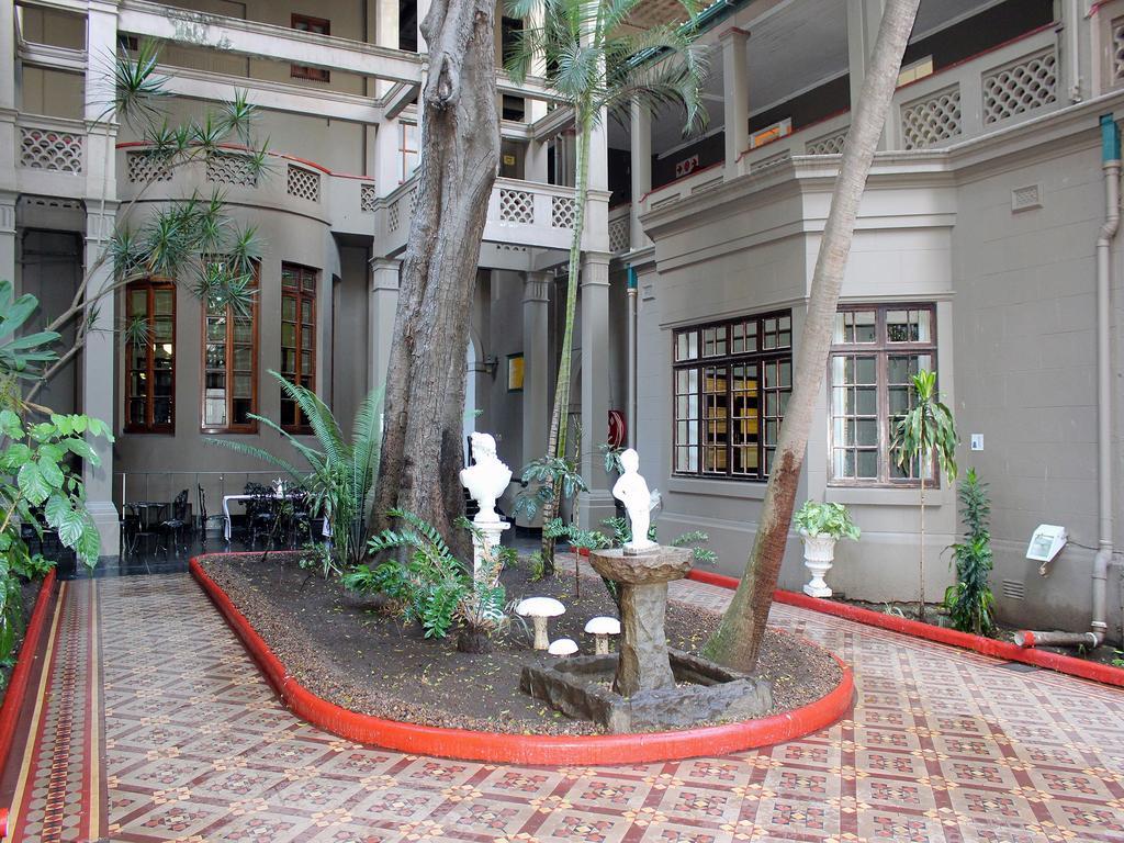 Durban Manor Hotel And Conference Centre Buitenkant foto